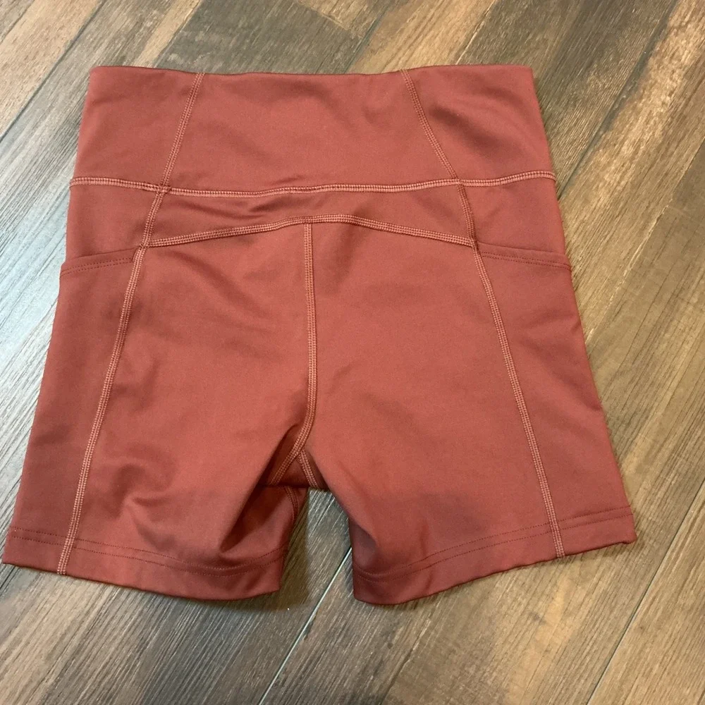 Brooks Method Running Shorts Terracotta Rust High Rise Pockets Size M Athletic